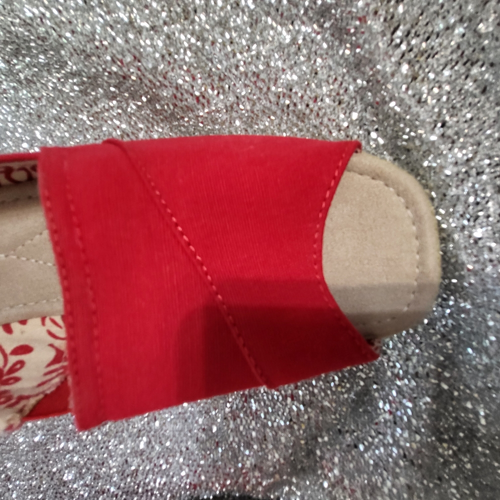 Fashion Bug Red Espadrille Wedge Sandals Size 9.5M NIB - Picture 2 of 8